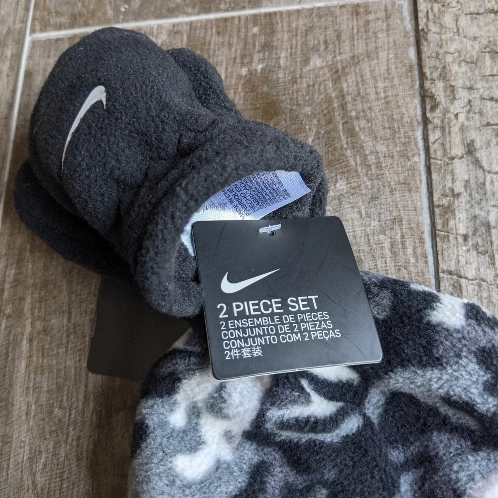 NIKE Toddler Camouflage Swoosh Hat Mitten Set